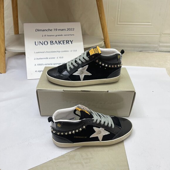 Golden Goose White & Black Sneaker - Picture 4 of 9